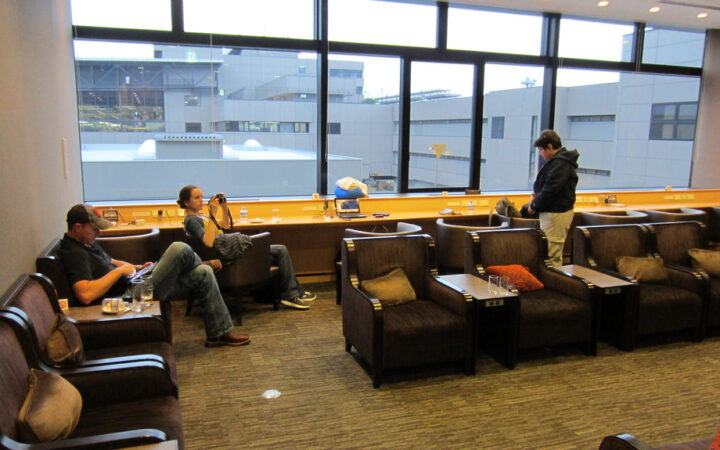 United Club Card offers lounge access and strong airline rewards