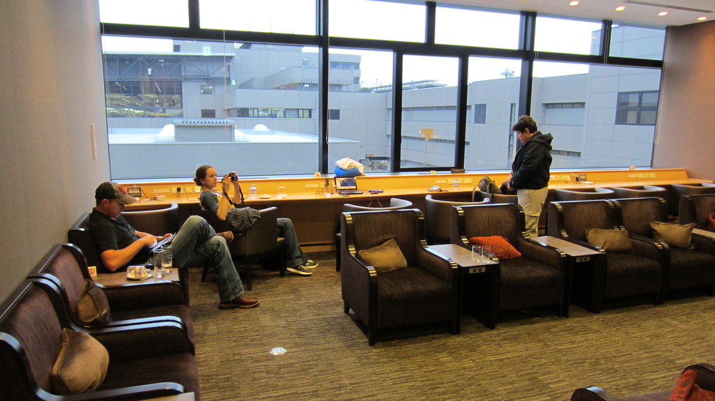 United Club Card offers lounge access and strong airline rewards